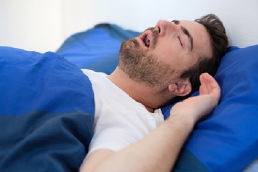 Gesundheits-Events - München - Infotreff Gesundheit: Wie gefährlich ist die Schlafapnoe? 1 Man in bed snoring and suffering for sleep apnea syndrome